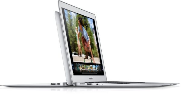 Image 1 : Et si le Macbook Pro aussi voyait disparaitre le port jack ?
