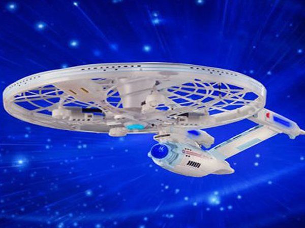 Image 1 : L'USS Enterprise de Star Trek existe en drone