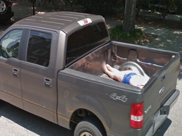 Image 1 : Un nouveau cadavre sur Google Street View ?