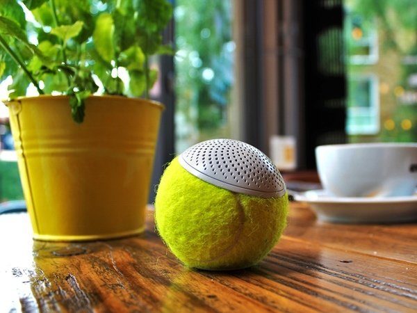 Image 1 : La balle de tennis qui était une enceinte Bluetooth