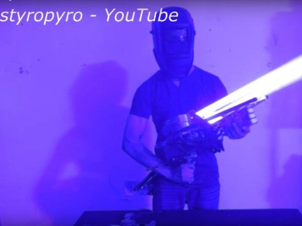 Image 1 : Le bazooka laser maison est terrifiant