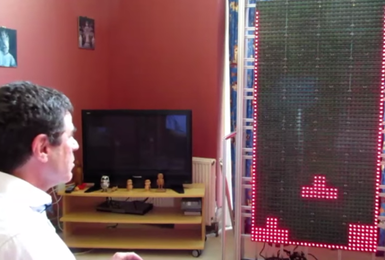 Image 1 : Il crée son ordinateur pièce par pièce pour jouer à Tetris