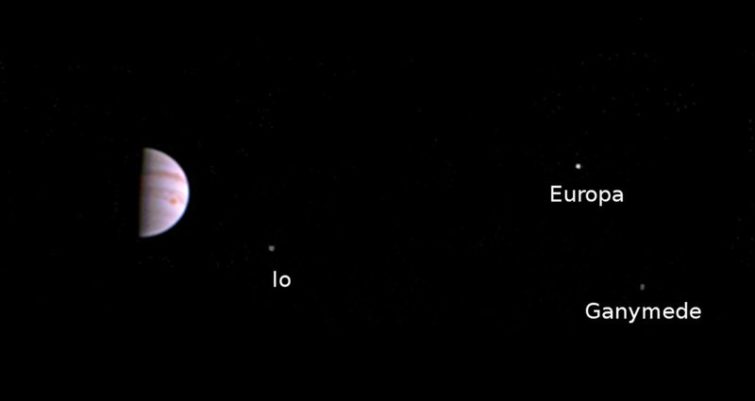 Image 1 : Juno dévoile la première photo de Jupiter depuis son orbite