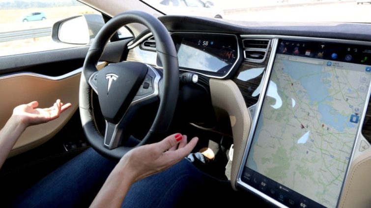 Image 1 : Autopilot : Tesla ne désactivera pas sa fonction controversée