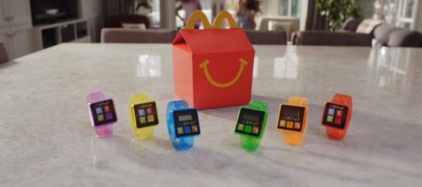 Image 1 : McDonald's : des bracelets connectés dans les Happy meal américains