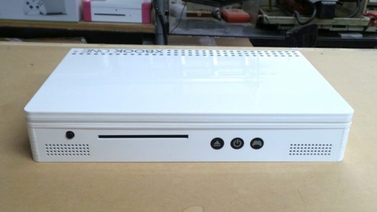 Image 2 : Il modifie la Xbox One S pour en faire une version portable