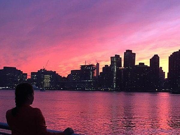 Image 1 : Comment le ciel de New York est devenu violet