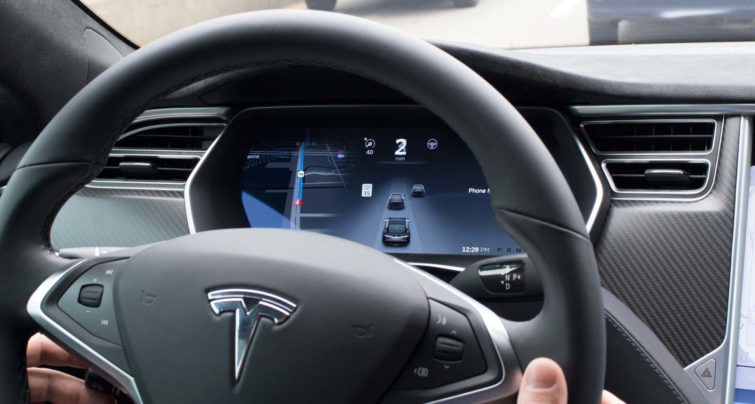 Image 1 : [Vidéo] Des hackers prennent le contrôle d'une Tesla à distance