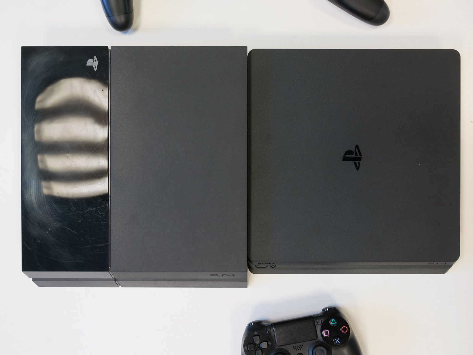 Как отличить ps4. PLAYSTATION 4 fat vs Slim. Sony ps4 fat Slim Pro. Sony PLAYSTATION 4 Slim vs Pro. ПС 4 слим vs ПС 4 фат.