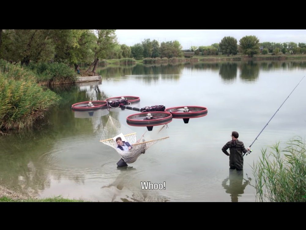 Image 9 : Les drones, rois du déguisement