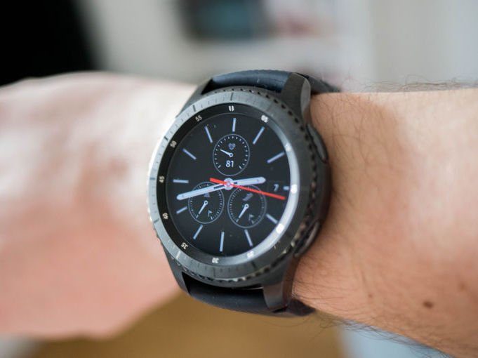 Image 1 : Galaxy Watch : la prochaine montre de Samsung pourrait revenir à Android Wear