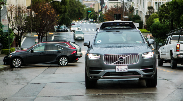 Image 1 : Uber : 1 semaine de voitures autonomes et déjà 3 scandales