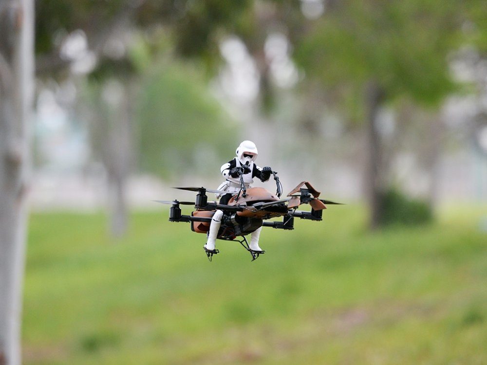 Image 16 : Les drones, rois du déguisement