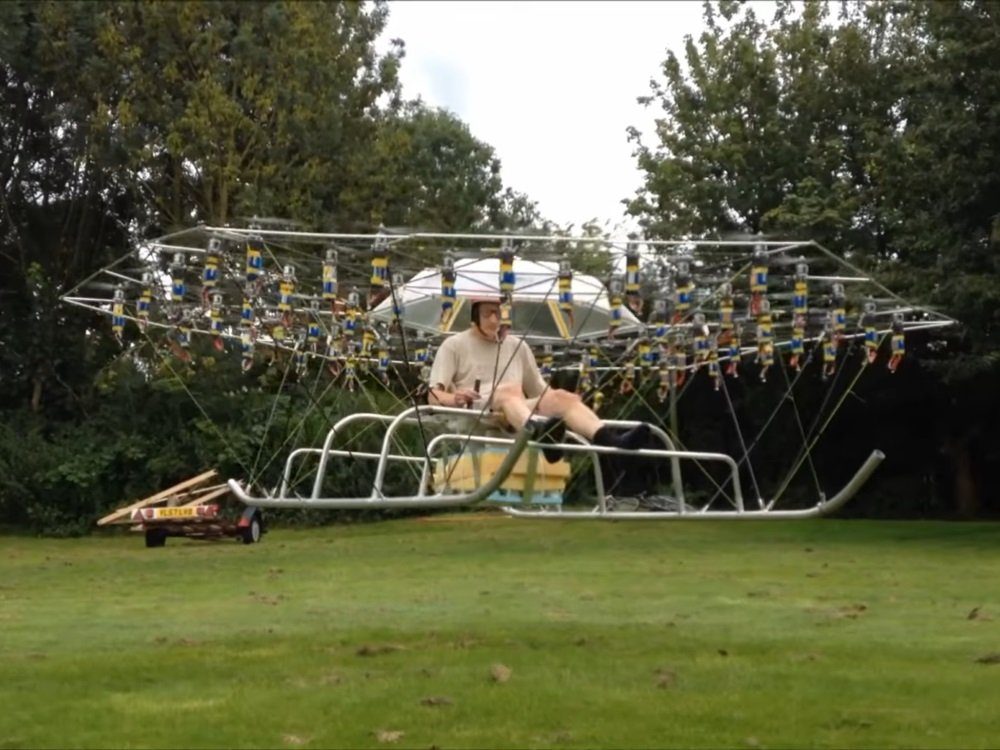 Image 3 : Les drones, rois du déguisement