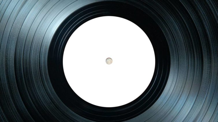 Image 2 : Au Royaume-Uni, les vinyles pulvérisent les albums en ligne