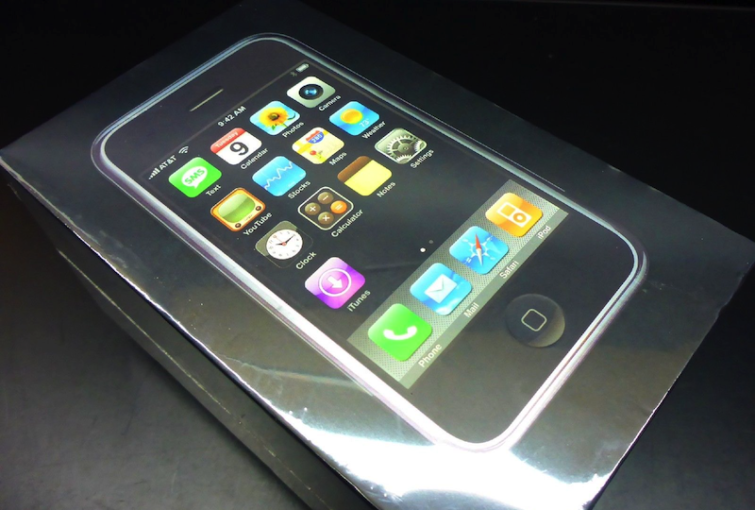Image 1 : 10 ans après, l'iPhone Edge s'arrache à prix d'or