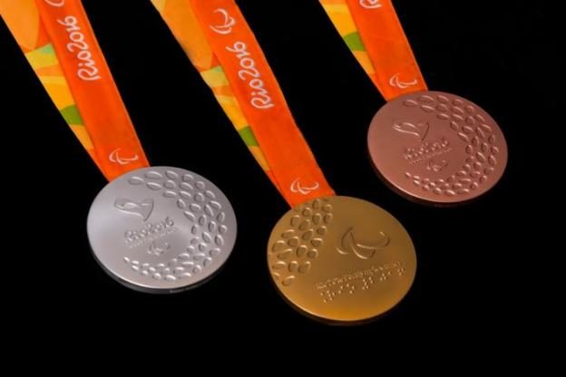 Image 1 : JO 2020 : Tokyo confectionnera les médailles avec des smartphones recyclés