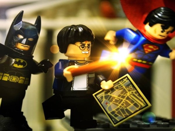 Image 1 : LEGO : la petite brique inspire les geeks