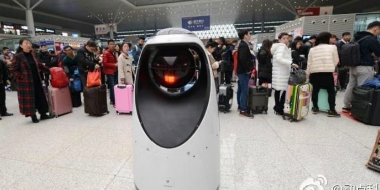 Image 1 : La Chine accueille ses premiers robots policiers