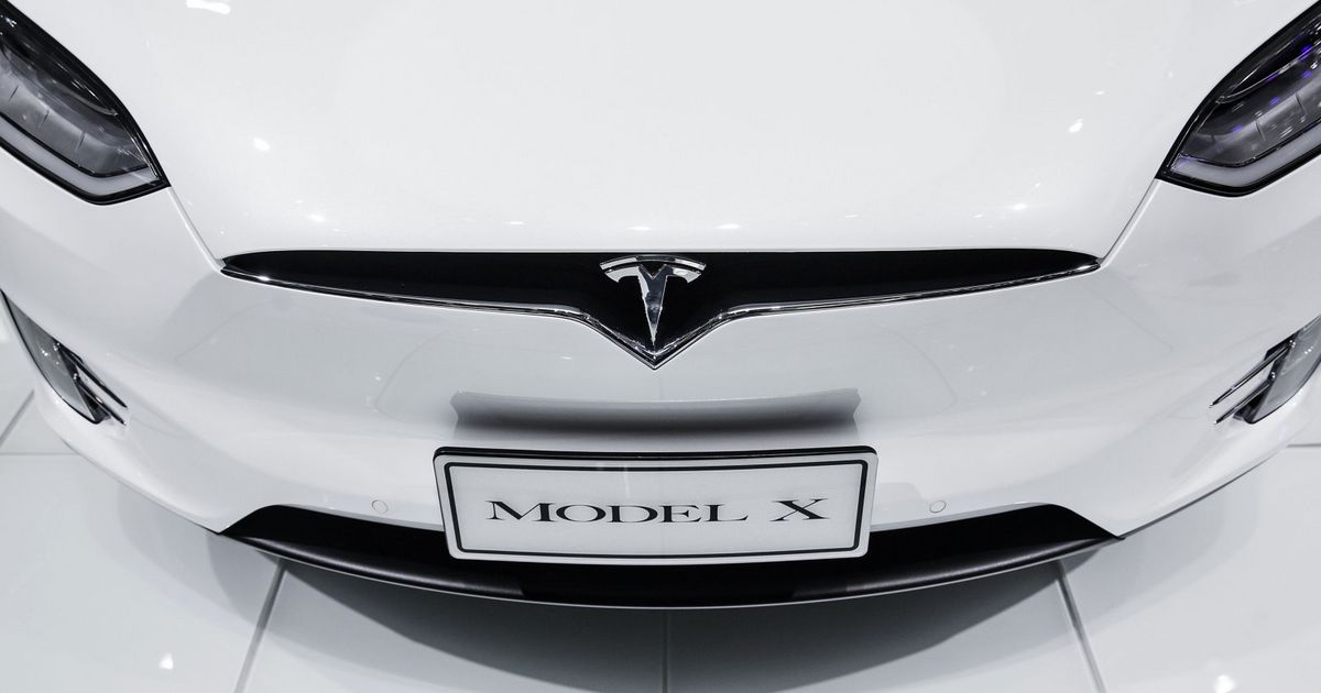 Image à la une de Tesla : une "faille" permet d'ouvrir le coffre au tournevis
