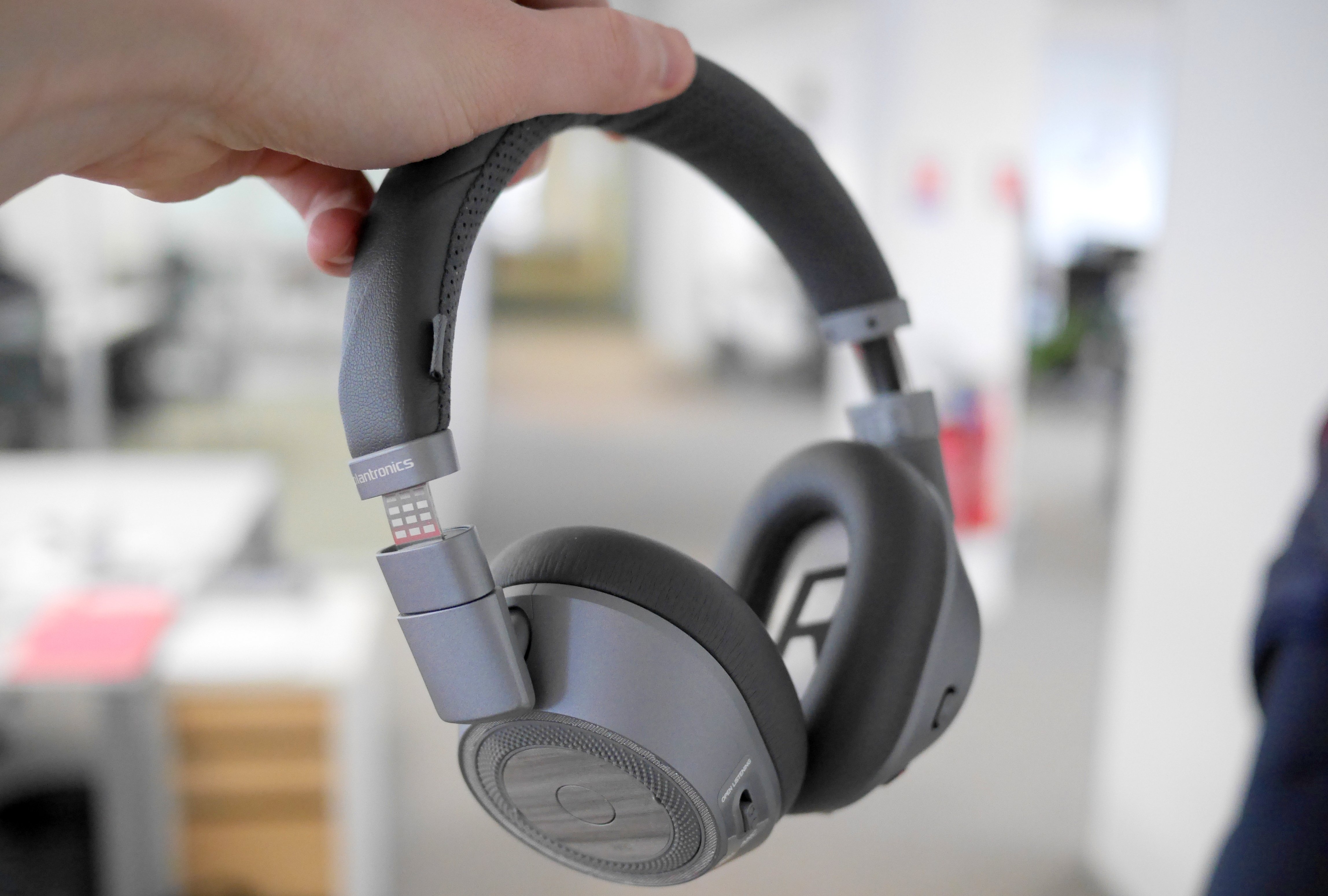 Image à la une de  [Test] BackBeat Pro 2 : faut il craquer pour le nouveau casque antibruit de Plantronics ?