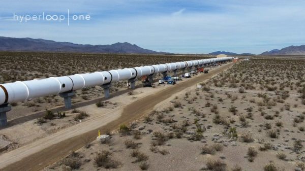Image 1 : Hyperloop One installe sa piste de test dans le désert du Nevada