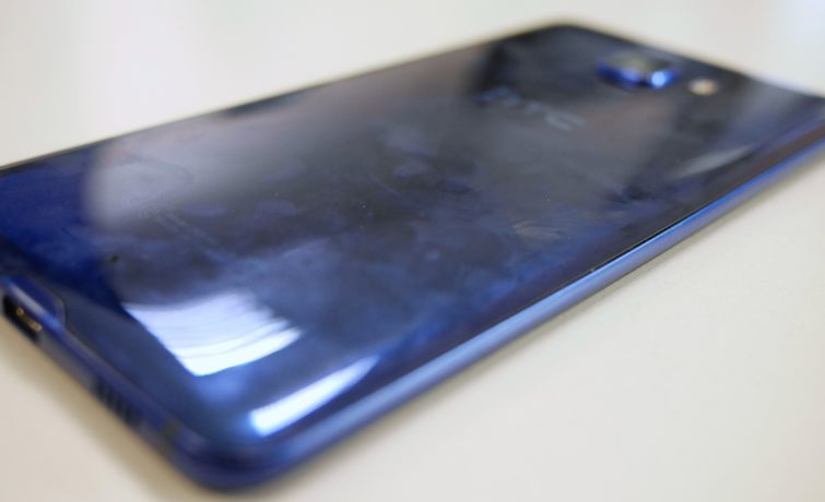 Image 3 : [Test] HTC U Ultra : faut-il craquer pour le smartphone à deux écrans ?