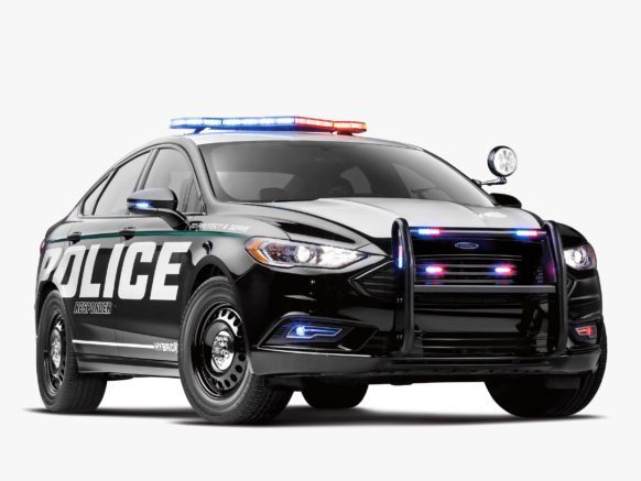Image 1 : Ford dévoile une voiture hybride pour la police américaine