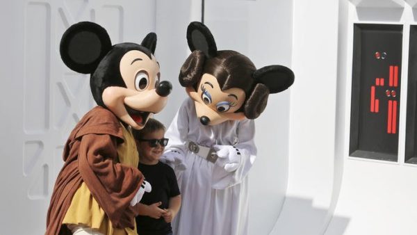 Image 1 : Disney veut remplacer Mickey et Minnie par des robots dans ses parcs