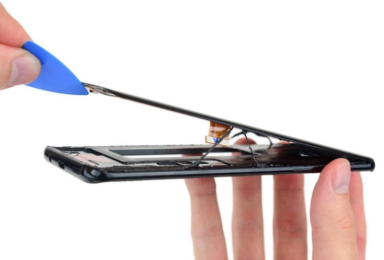 Image 1 : iFixit démonte le Galaxy S8