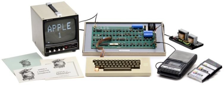 Image 1 : Un ordinateur Apple-1 vendu aux enchères pour « seulement » 115 000 euros