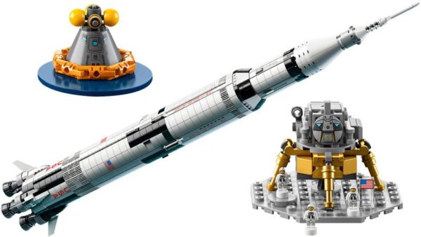 Image 1 : NASA + LEGO = le set géant d'Apollo Saturn V
