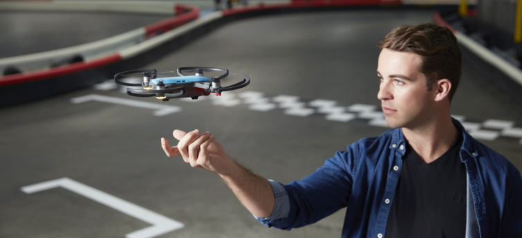 Image 2 : DJI Spark : un tout petit drone à piloter avec des gestes