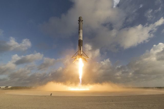 Image 2 : Double banco pour SpaceX : atterrissage de Falcon 9 après le lancement d’un satellite militaire