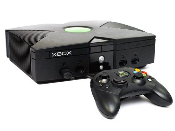 Image 1 : La grosse manette de la première Xbox revient pour la Xbox One X