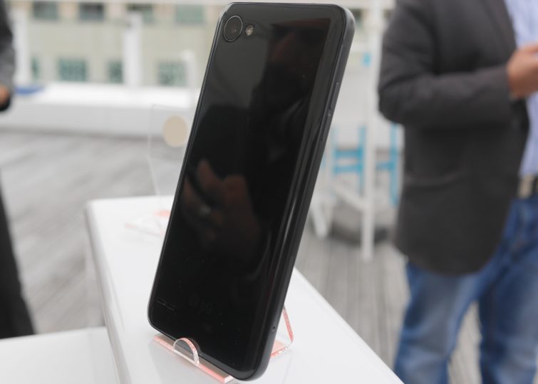 Image 2 : LG Q6 : la version mini du LG G6 est enfin officielle !