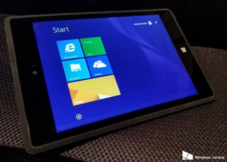 Image 1 : Voici la Surface Mini que Microsoft n’a jamais lancée