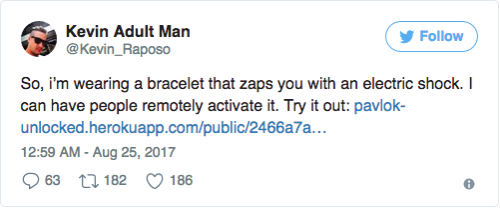 Image 1 : Il relie son bracelet qui envoie des électrochocs à Twitter