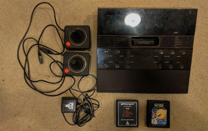 Image 1 : Il retrouve un très rare prototype de l’Atari 2700 pour 30 dollars