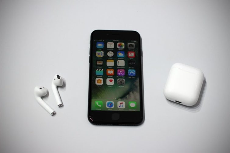 Image 2 : Apple : les Airpods dominent outrageusement le marché des écouteurs sans fils