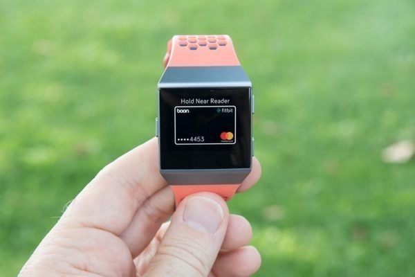 Image 2 : Ionic, la montre connectée de Fitbit sort le 1er octobre