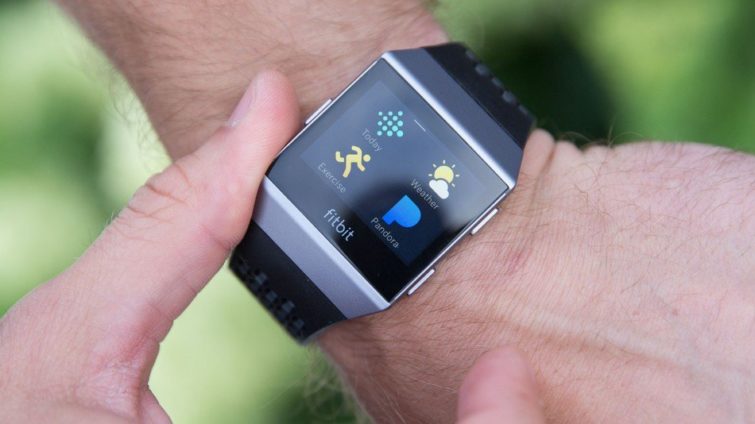 Image 1 : Montre connectée : la Fitbit Ionic peut mesurer votre taux de glucose