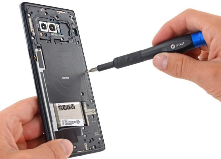 Image 2 : Samsung Galaxy Note 8 : iFixit l'a démonté et il n'a pas explosé !
