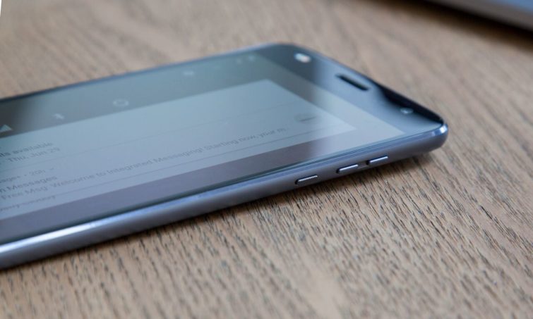 Image 10 : [Test] Moto Z2 Play : que vaut le nouveau smartphone modulaire de Motorola ?