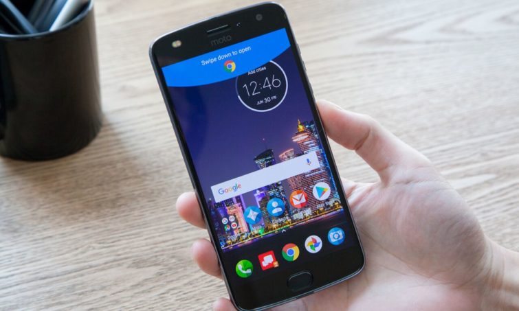 Image 4 : [Test] Moto Z2 Play : que vaut le nouveau smartphone modulaire de Motorola ?