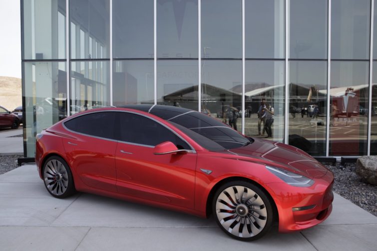 Image 2 : Tesla Model 3 : la production aurait pris du retard