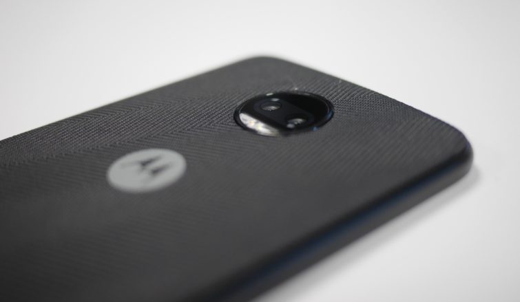 Image 13 : [Test] Moto Z2 Force : on a testé le smartphone modulaire haut de gamme de Motorola