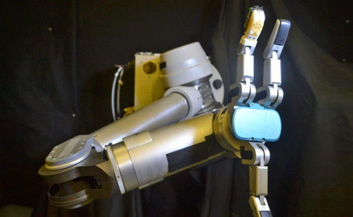 Image 1 : Cette peau artificielle donnerait le sens du toucher aux robots