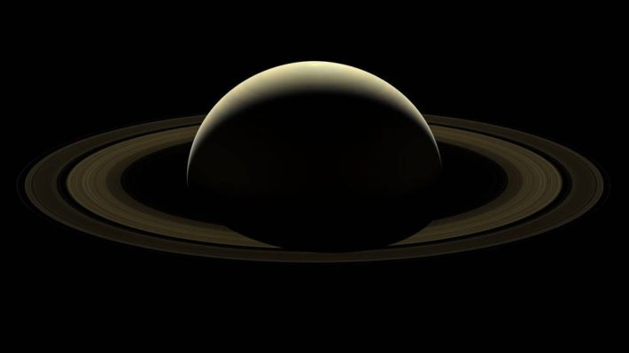 Image 1 : Encore une image incroyable de Saturne par Cassini