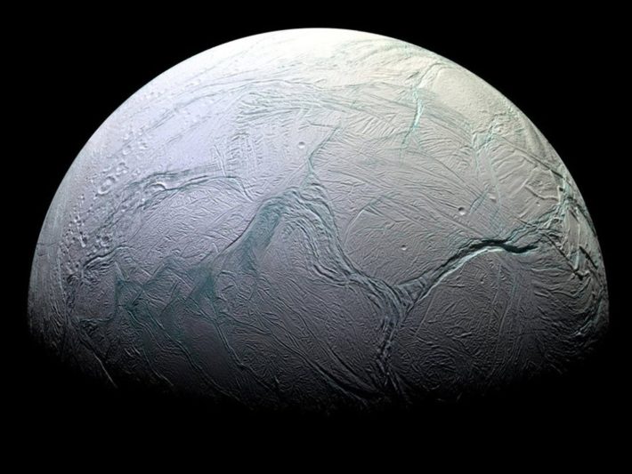 Image 1 : Encelade : la Lune de Saturne a-t-elle abrité une forme de vie ?